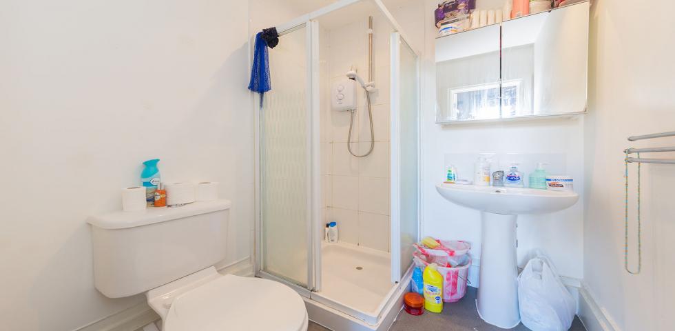 			LET, Studio Apartment, 1 bath, 1 reception Studio			 West End Lane, WEST HAMPSTEAD